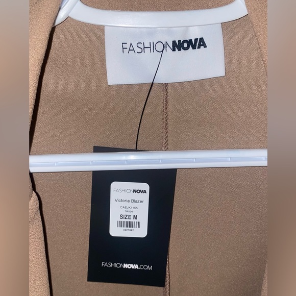 Women’s Blazer - Picture 2 of 3